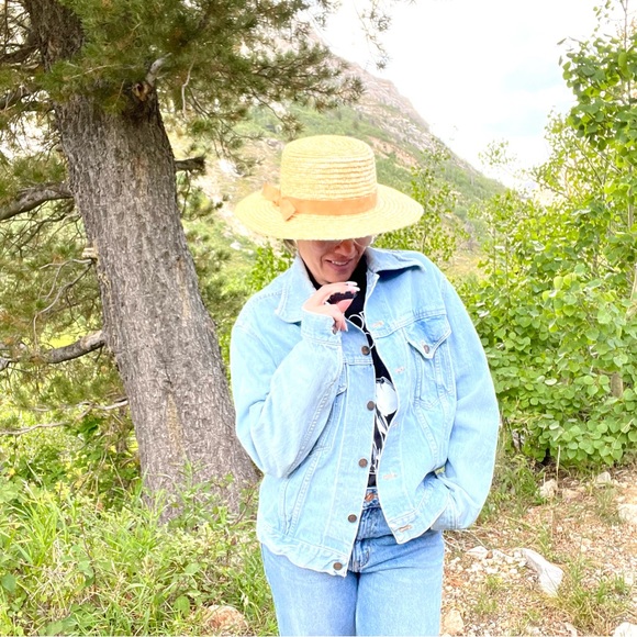 Retro Y2K Light Wash Denim Trucker Jacket - Picture 4 of 5